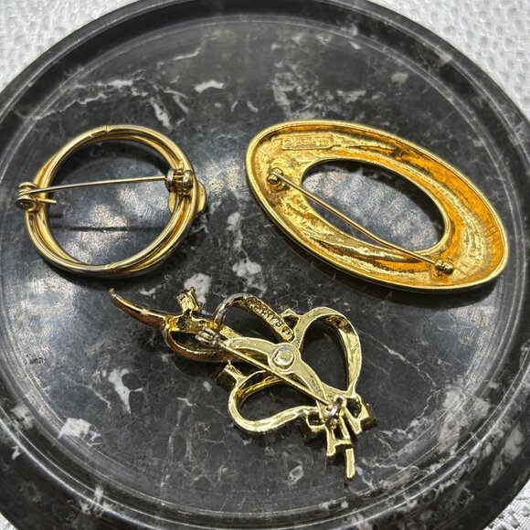 Designer Lot Brooches Napier, Gerry & Faux Pearl Round Pin Gold-Tone Vintage - Picture 11 of 12